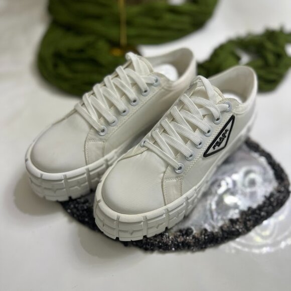 Women’s White Chunky Platform Sneakers – Size 9 - Picture 2 of 11